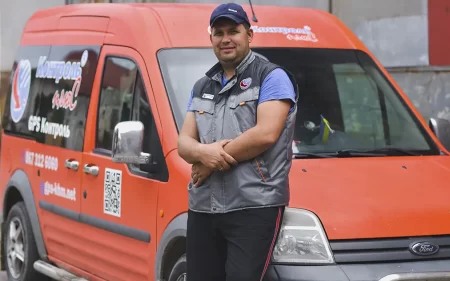 Олег, електрик